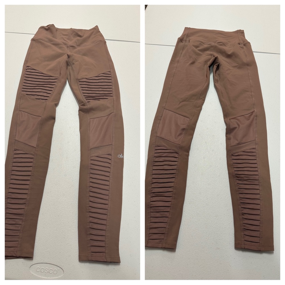 Alo Yoga High-Waist Moto Leggings
Size S
B319